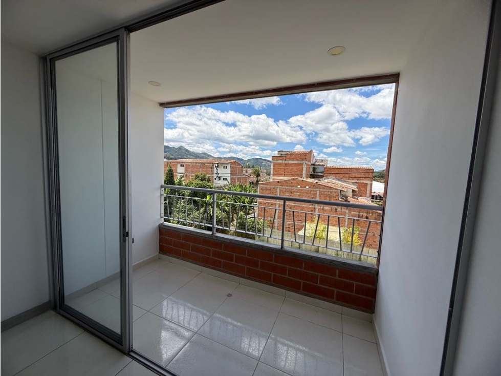 Apto en edificio con ascensor, parqueadero y util — foto 6