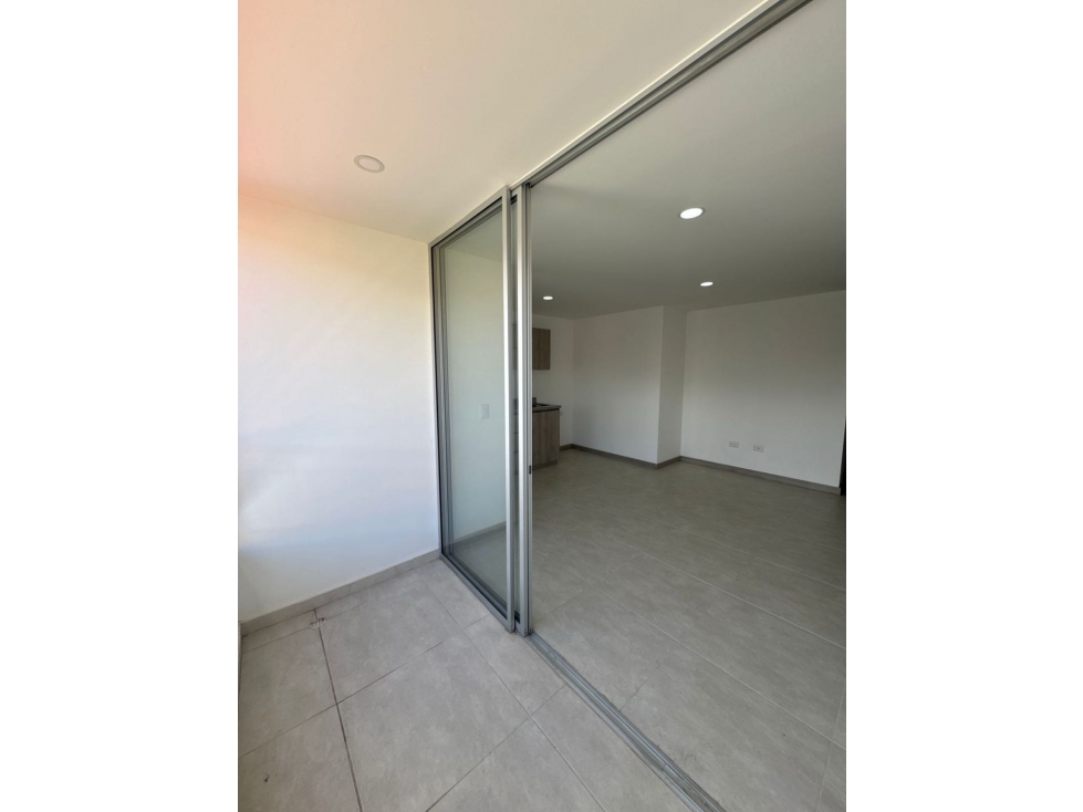 Apto en edificio con parqueadero y cuarto útil — foto 4