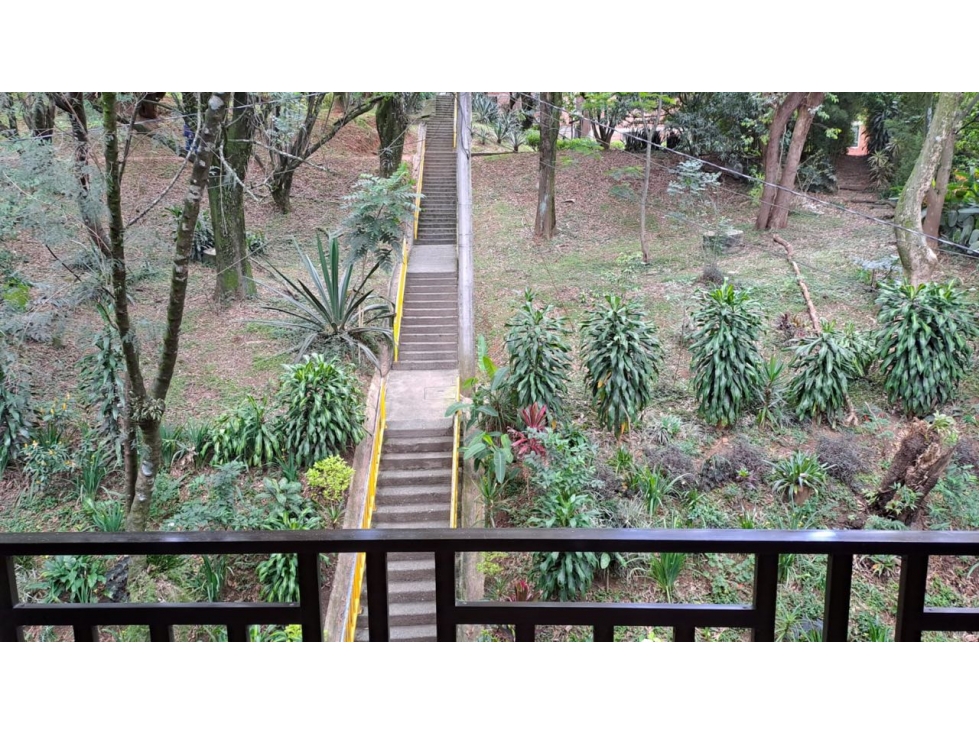 Apto en edificio sin ascensor , Medellín