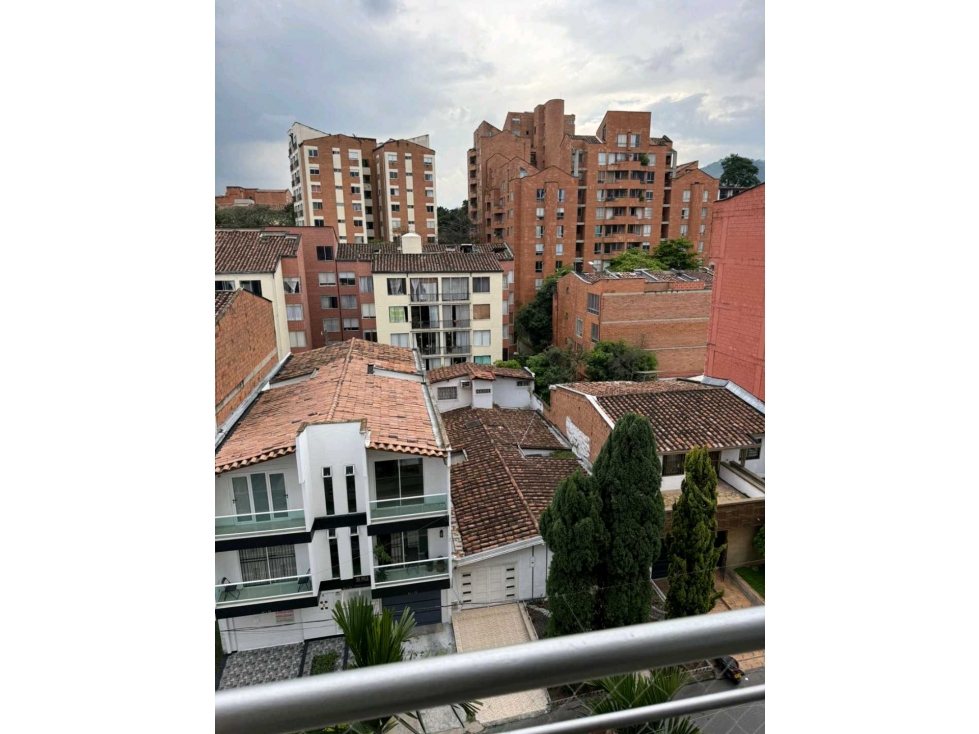 APTO EN EXCELENTE ZONA DE LAURELES. — foto 2
