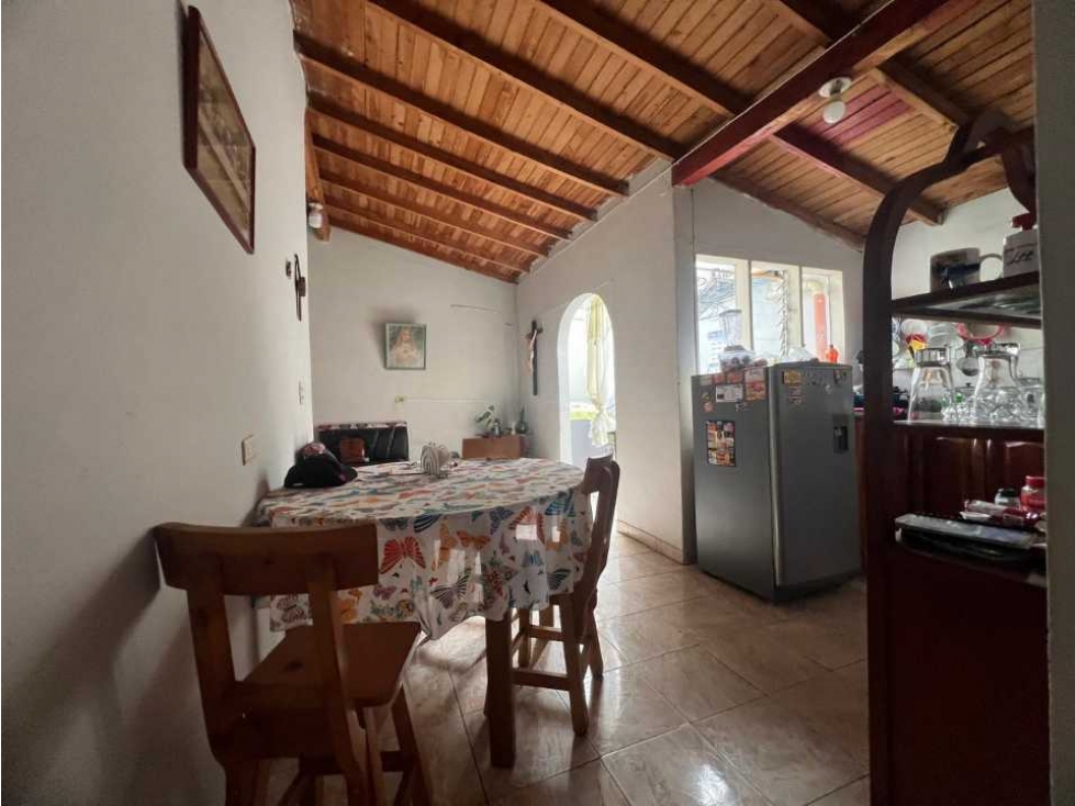Apto en segundo piso a la venta, excelente ubicación