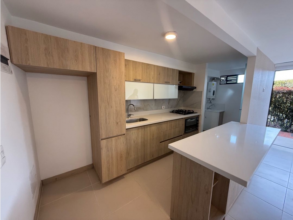 Apto en urbanización cerrada con terraza