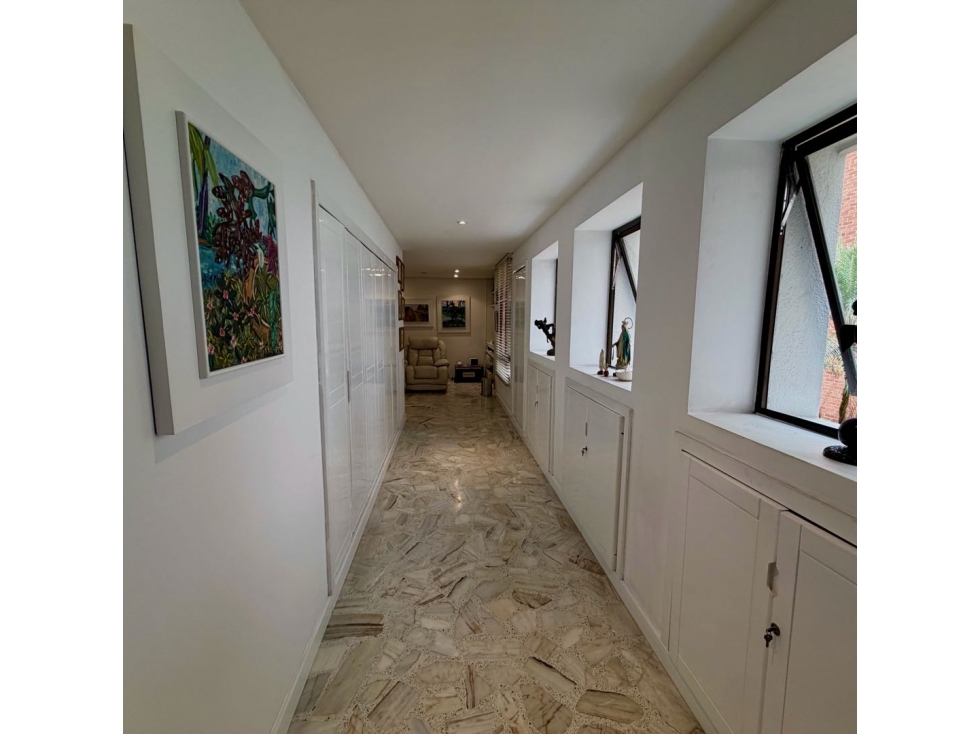 Apto. En Venta en el Oeste de Cali de 300mts2