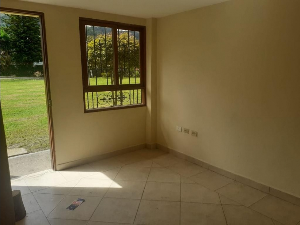 Apto esquinero en primer piso — foto 3