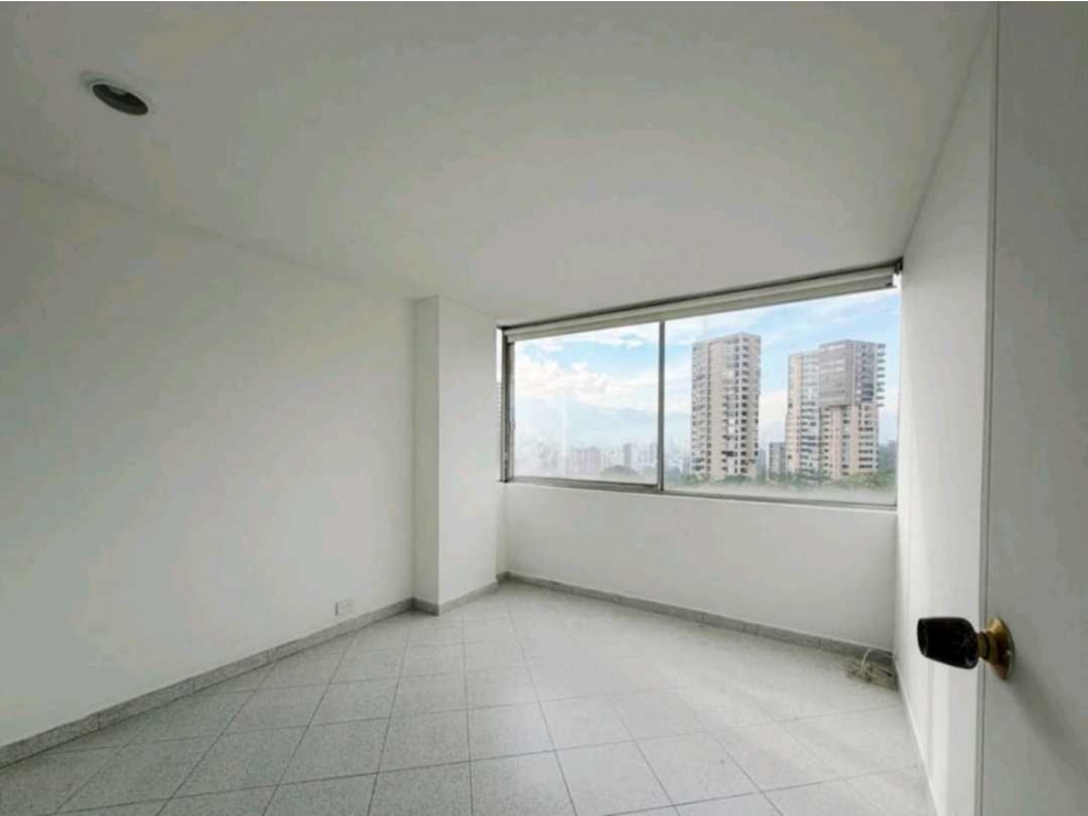 APTO IDEAL PARA REFORMAR EN EL POBLADO CERCA AL CC CONERCIAL STA FE — foto 3
