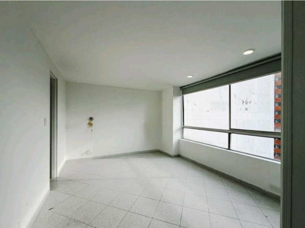 APTO IDEAL PARA REFORMAR EN EL POBLADO CERCA AL CC CONERCIAL STA FE — foto 5