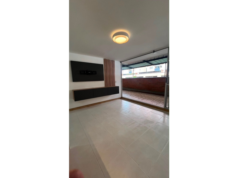 Apto remodelado con terraza privada en La Estrella | Sector Ferreria — foto 4