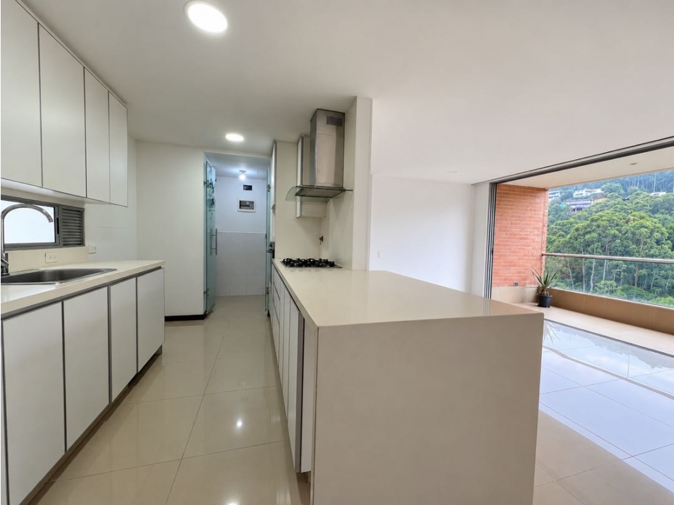 APTO SÚPER COMERCIAL EN LA CALERA /POBLADO VISTA A LA MONTAÑA — foto 2