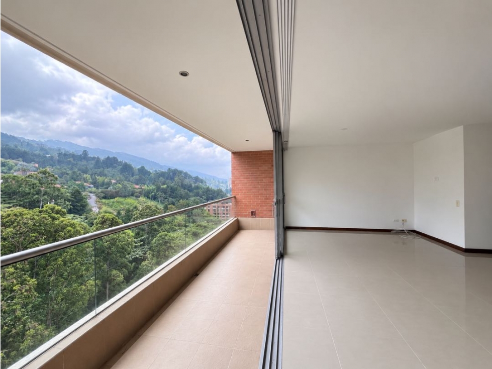 APTO SÚPER COMERCIAL EN LA CALERA /POBLADO VISTA A LA MONTAÑA — foto 3