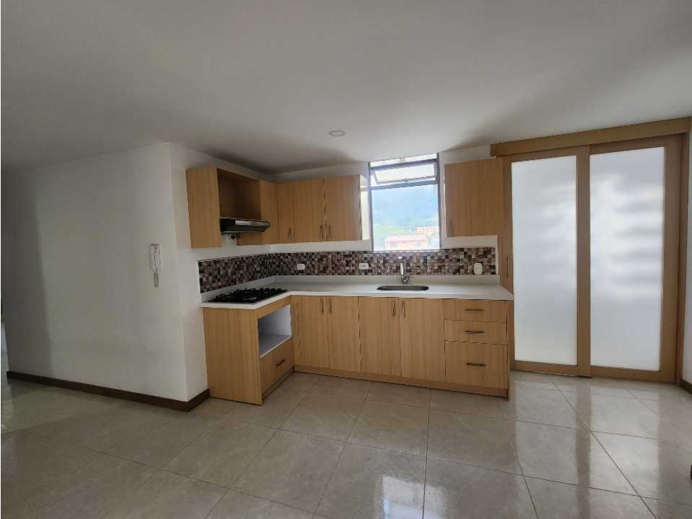 Apto a la venta con ascensor sin vigilancia — foto 3