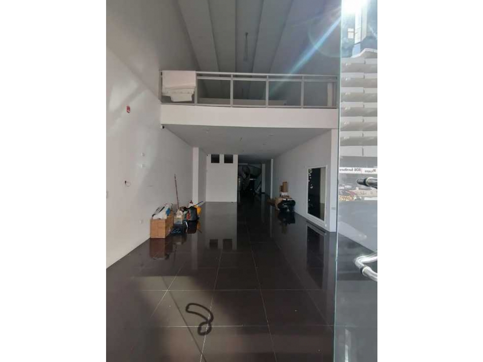 AQUILER DE LOCAL 163 M2 OBARRIO
