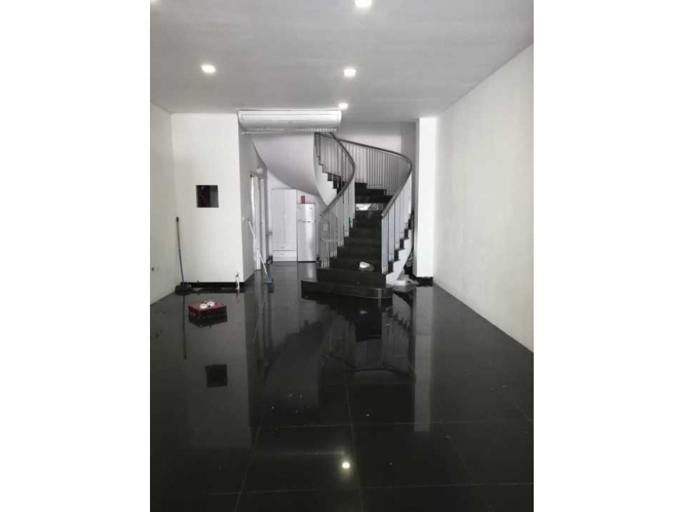 AQUILER DE LOCAL 163 M2 OBARRIO — foto 3