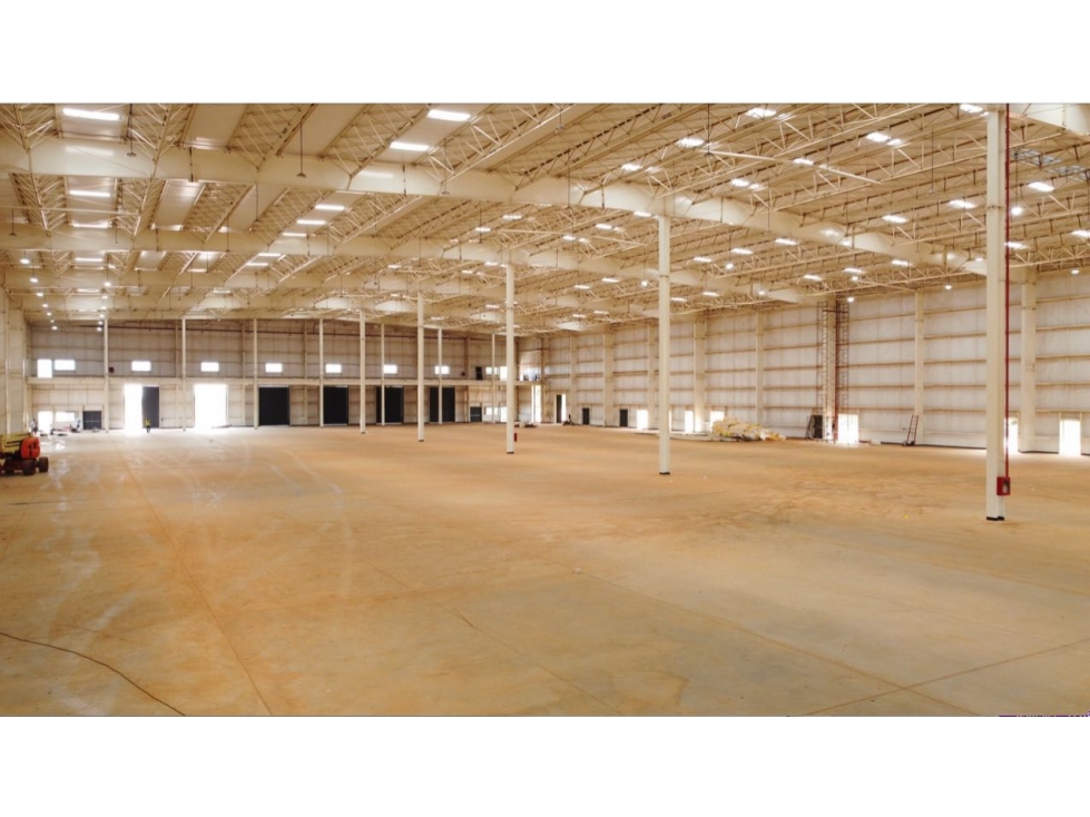 AQUILO NAVE LOGISTICA DE 7.000 m2 EN LIMPIO - 3