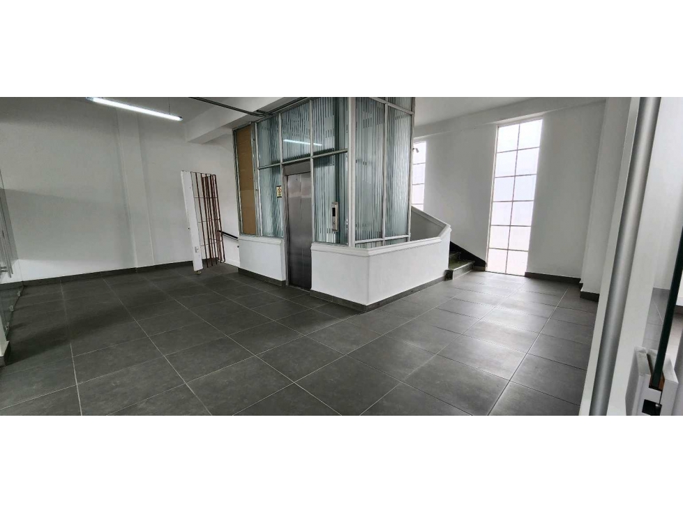 ARRIENDO OFICINA 450M2 Techos Altos + Red Incendio CHAPINERO — foto 2