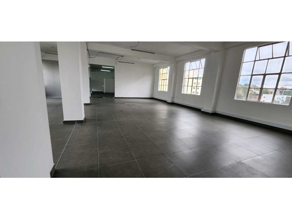 ARRIENDO OFICINA 450M2 Techos Altos + Red Incendio CHAPINERO