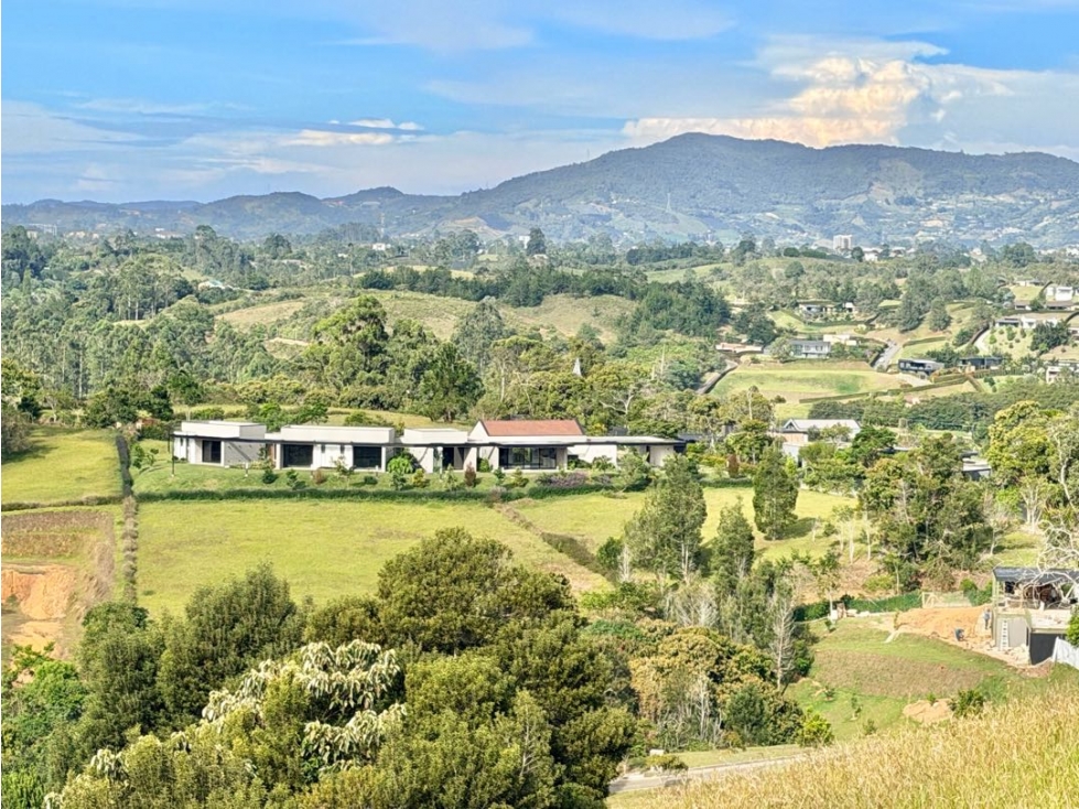 Arquitectura Excepcional | Casa en Parcelación Llanogrande | 463Mts