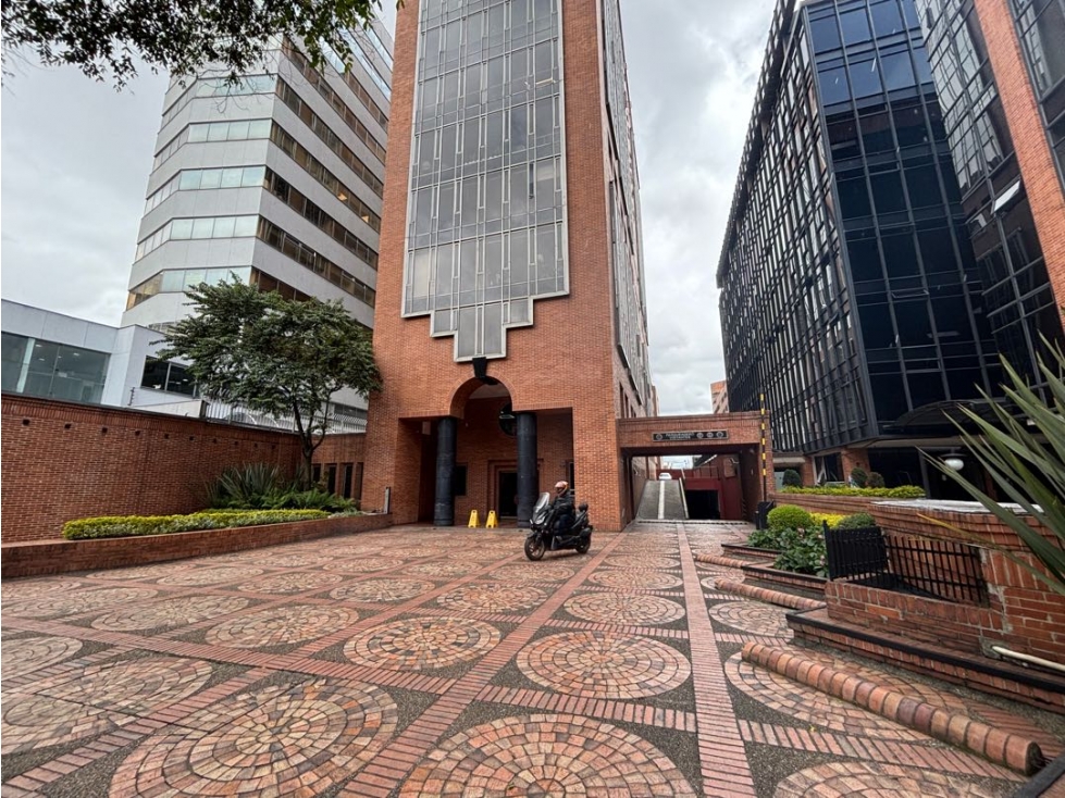 VENTA OFICINA (RENTANDO) 195m2 + 6 GARAJES EXTERIOR EL NOGAL