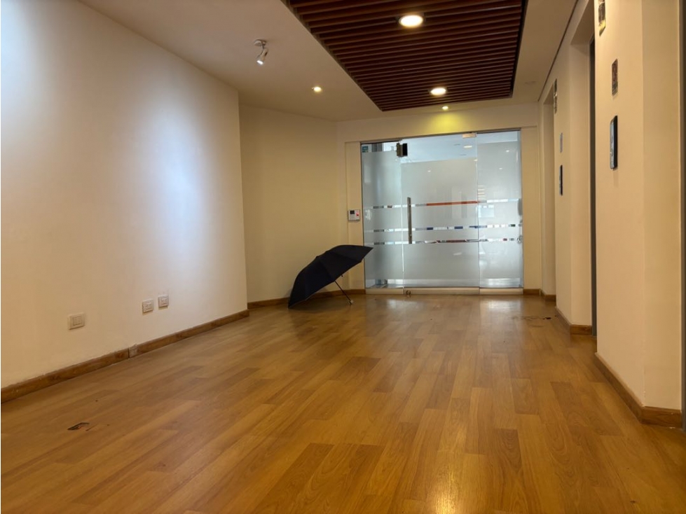 VENTA OFICINA (RENTANDO) 195m2 + 6 GARAJES EXTERIOR EL NOGAL — foto 2