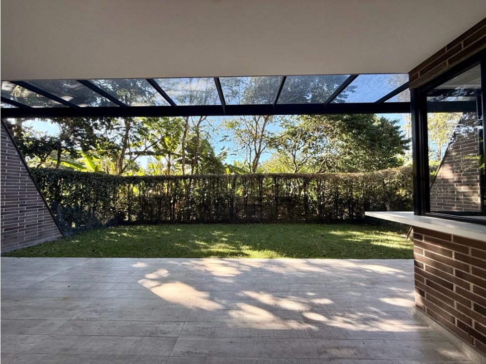 ARRENDAMOS APARTAMENTO LLANOGRANDE PRIMER PISO CON ZONA VERDE — foto 2