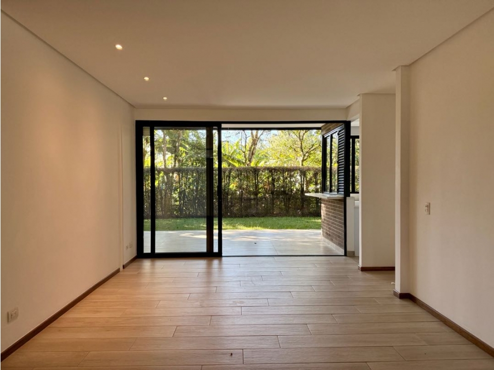 ARRENDAMOS APARTAMENTO LLANOGRANDE PRIMER PISO CON ZONA VERDE — foto 3