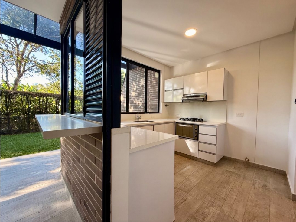 ARRENDAMOS APARTAMENTO LLANOGRANDE PRIMER PISO CON ZONA VERDE — foto 4