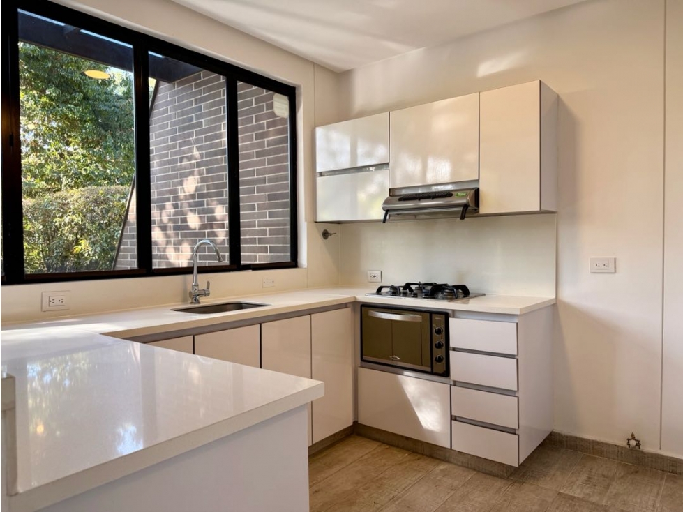 ARRENDAMOS APARTAMENTO LLANOGRANDE PRIMER PISO CON ZONA VERDE — foto 5