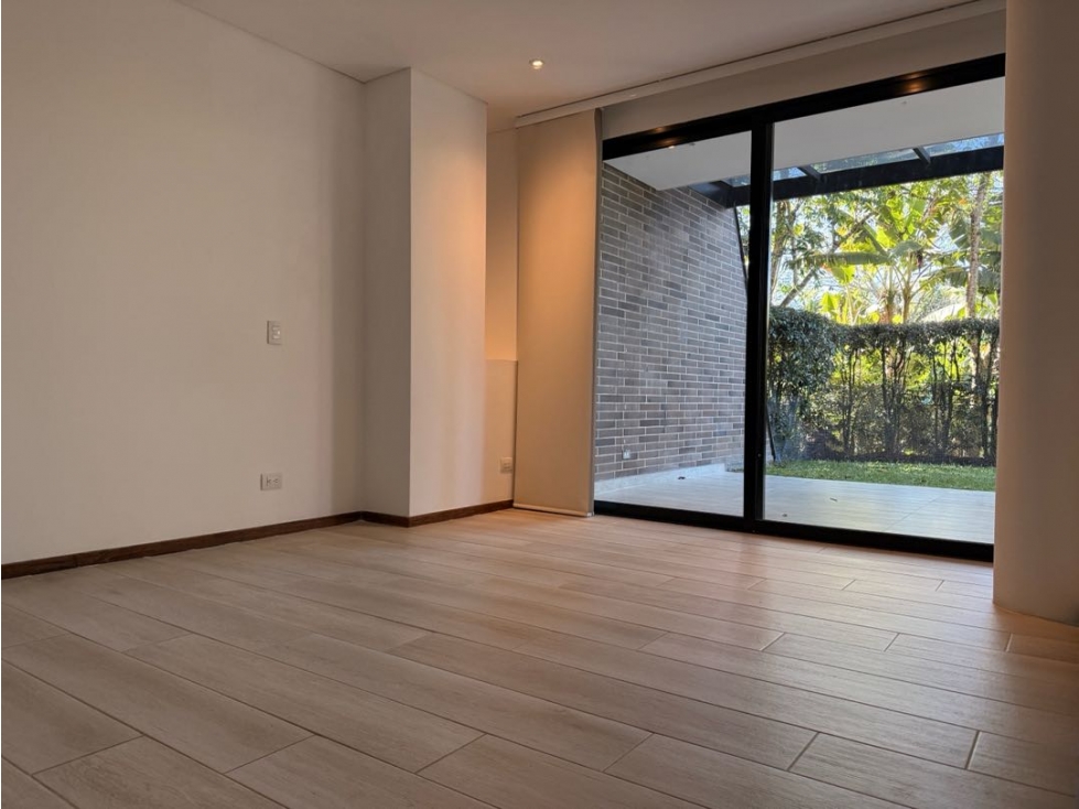 ARRENDAMOS APARTAMENTO LLANOGRANDE PRIMER PISO CON ZONA VERDE — foto 6
