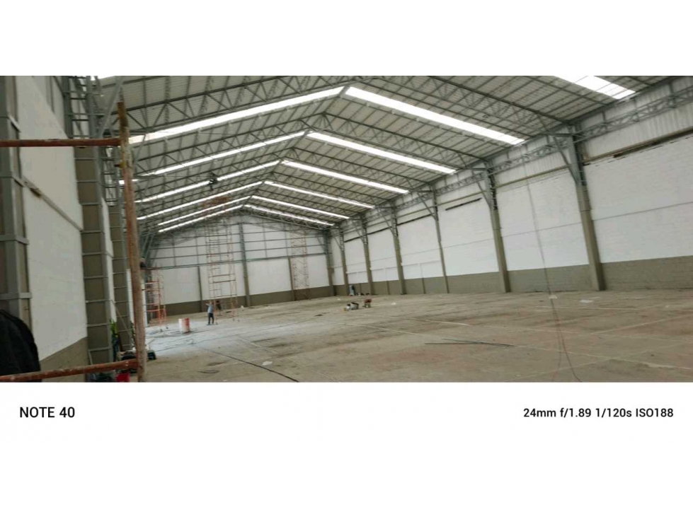 Arrienda Bodega de 5.000m2 con 2.300 de huella en Itagüí - 4