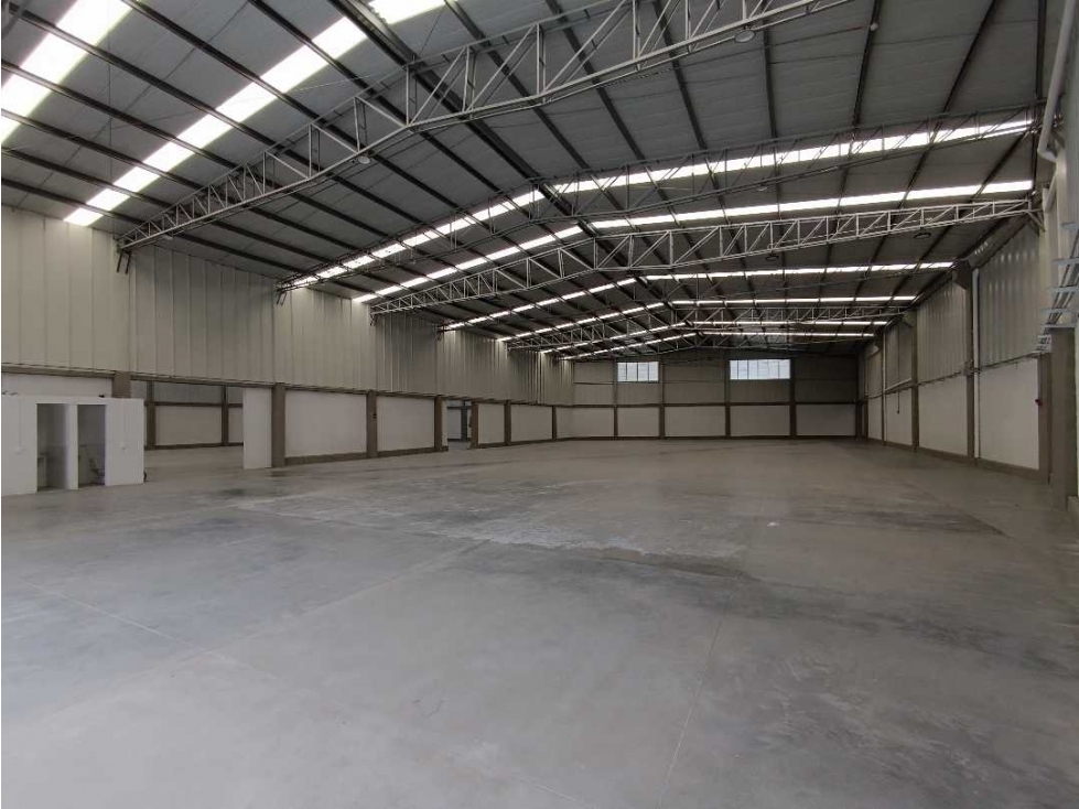 Arrienda Gran Bodega Parque Industrial Juanchito Malteria Manizales - 1