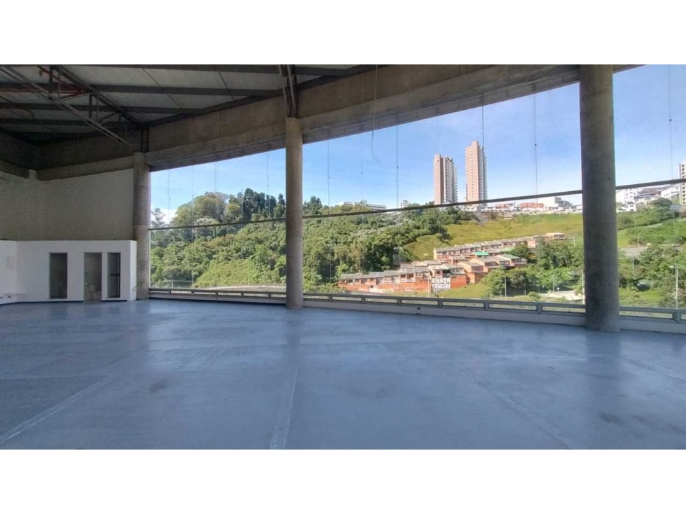 Arrienda Gran Local Avenida Kevin Angel La Carola Manizales — foto 4