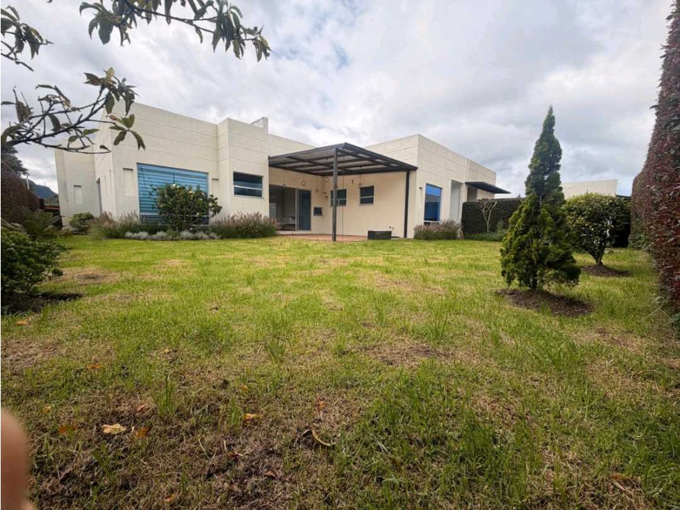 ARRIENDO CASA CAMPESTRE DE UN SOLO NIVEL EN CAJICA