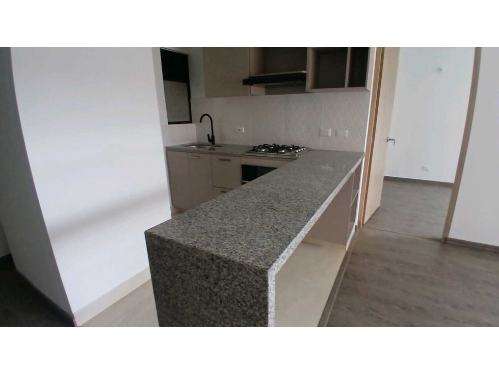 ARRIENDO APARTAMENTO SEGUNDO PISO EN MILLA DE ORO — foto 3
