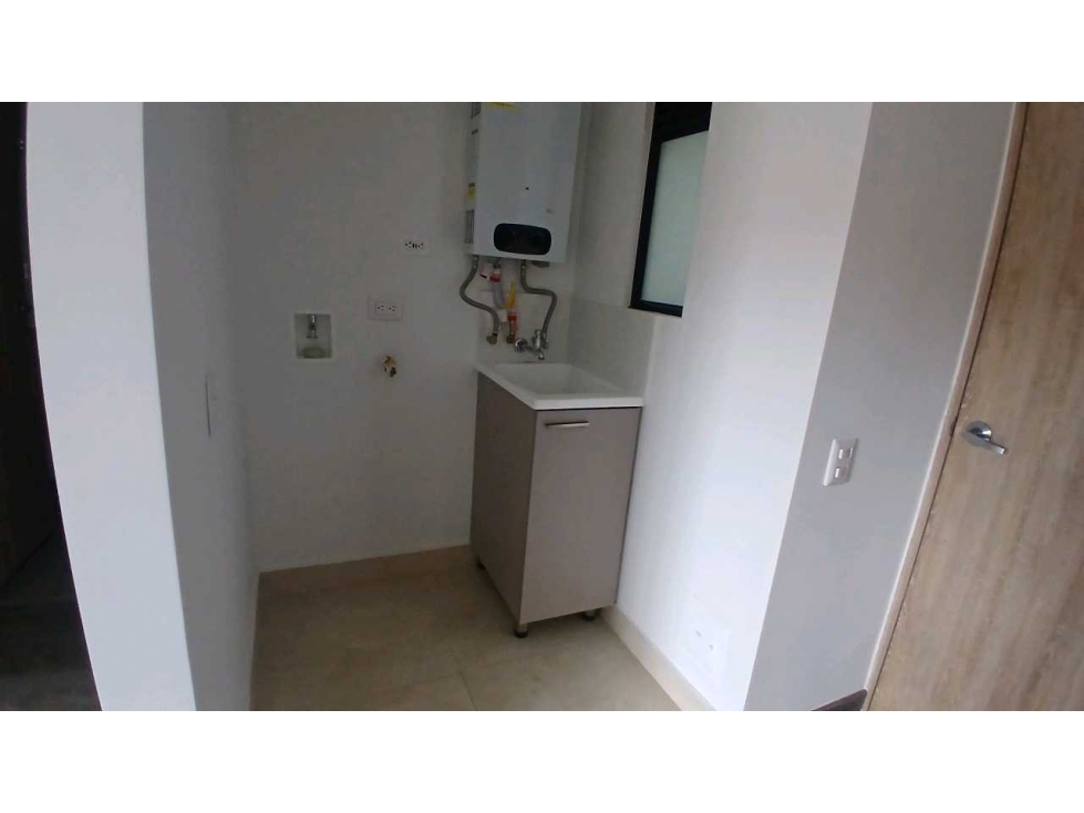 ARRIENDO APARTAMENTO SEGUNDO PISO EN MILLA DE ORO — foto 4