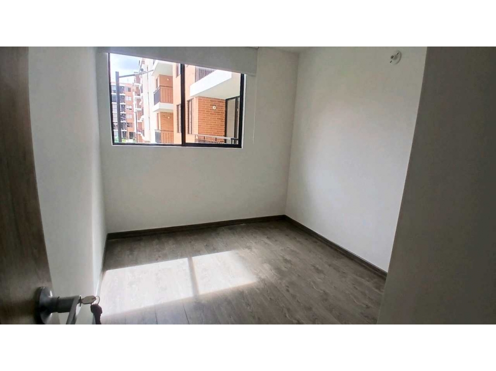 ARRIENDO APARTAMENTO SEGUNDO PISO EN MILLA DE ORO — foto 6