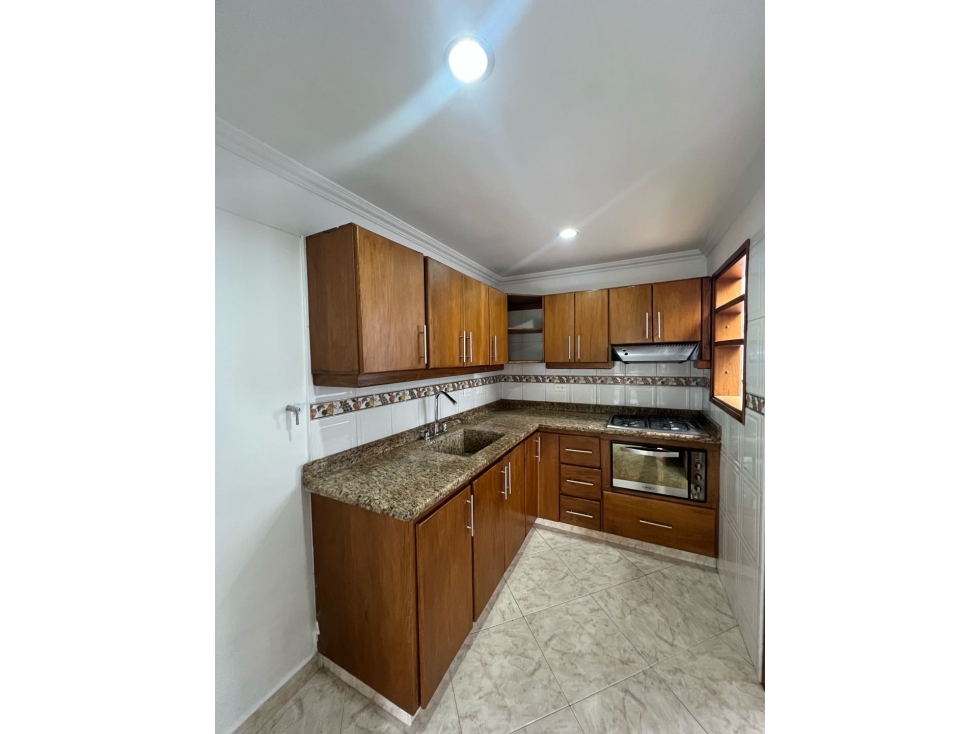 ARRIENDO AMPLÍA Y COMODA CASA EN EL SECTOR CALASANZ PARTE BAJA