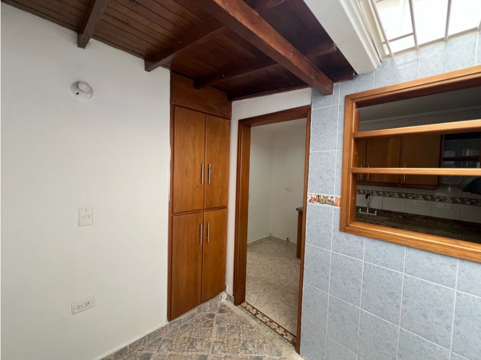 ARRIENDO AMPLÍA Y COMODA CASA EN EL SECTOR CALASANZ PARTE BAJA — foto 3