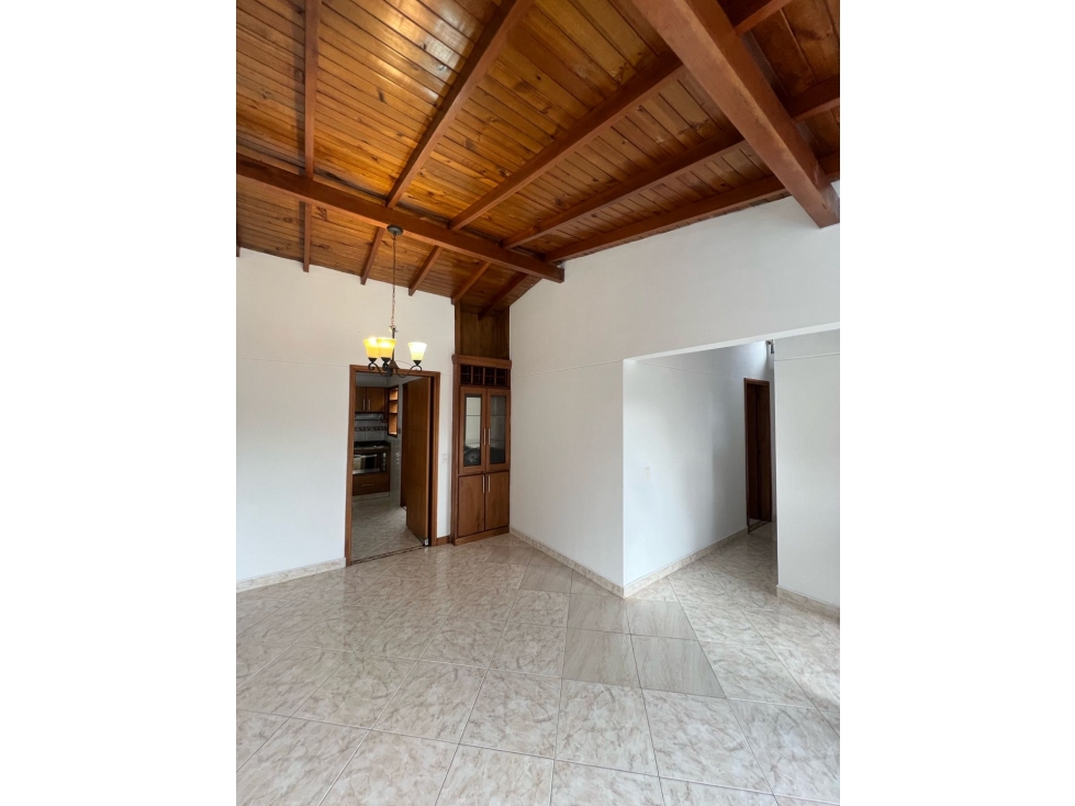 ARRIENDO AMPLÍA Y COMODA CASA EN EL SECTOR CALASANZ PARTE BAJA — foto 4