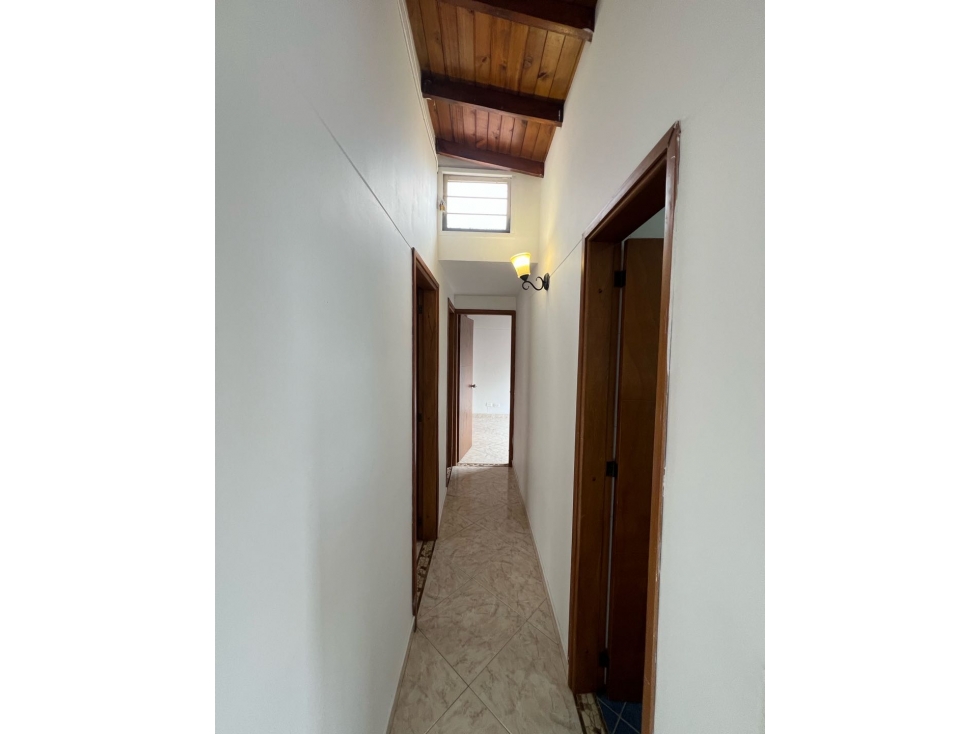 ARRIENDO AMPLÍA Y COMODA CASA EN EL SECTOR CALASANZ PARTE BAJA — foto 5