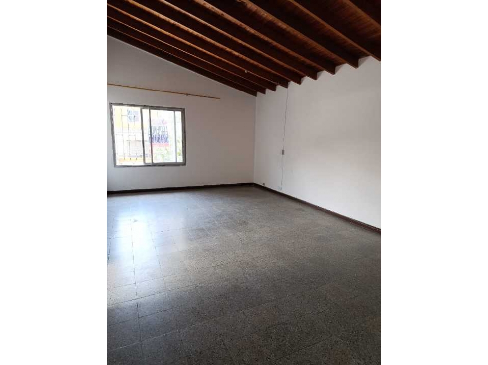ARRIENDO AMPLIA CASA PARA USO COMERCIAL EN LAURELES — foto 2