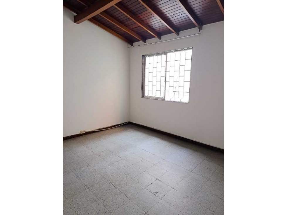 ARRIENDO AMPLIA CASA PARA USO COMERCIAL EN LAURELES — foto 5