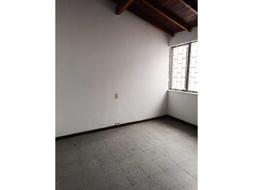 ARRIENDO AMPLIA CASA PARA USO COMERCIAL EN LAURELES — foto 6