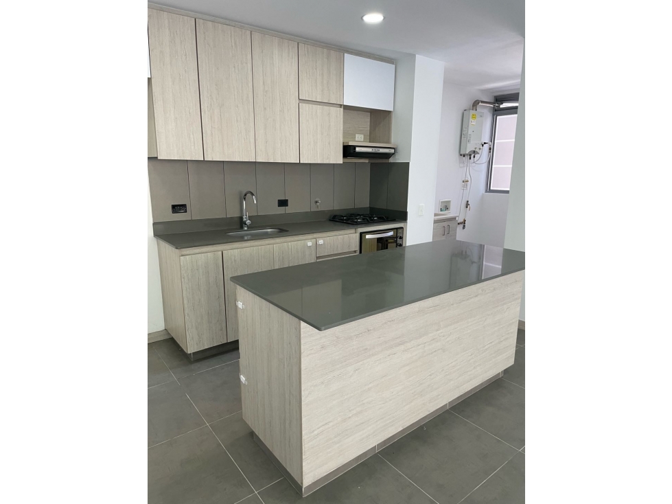 ARRIENDO AMPLIO APARTAMENTO CON ACABADOS DE LUJO EN ENVIGADO