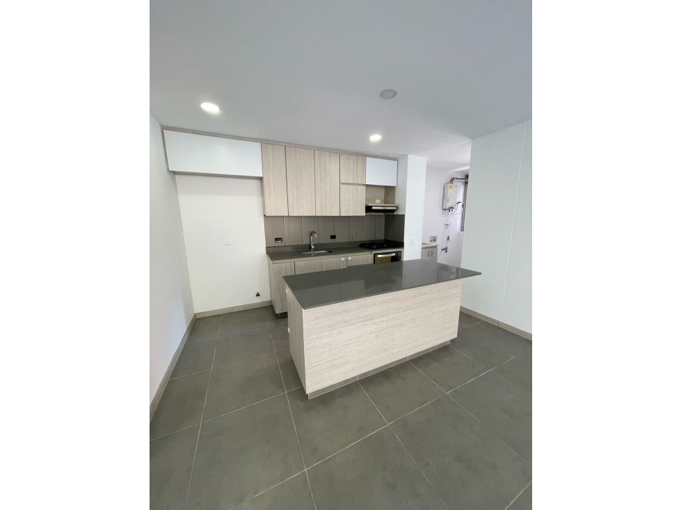 ARRIENDO AMPLIO APARTAMENTO CON ACABADOS DE LUJO EN ENVIGADO — foto 2