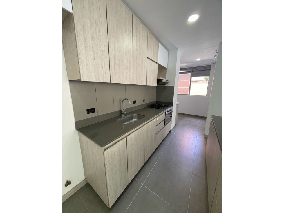 ARRIENDO AMPLIO APARTAMENTO CON ACABADOS DE LUJO EN ENVIGADO — foto 3