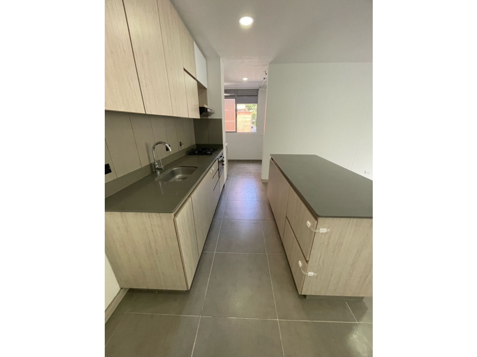 ARRIENDO AMPLIO APARTAMENTO CON ACABADOS DE LUJO EN ENVIGADO — foto 4
