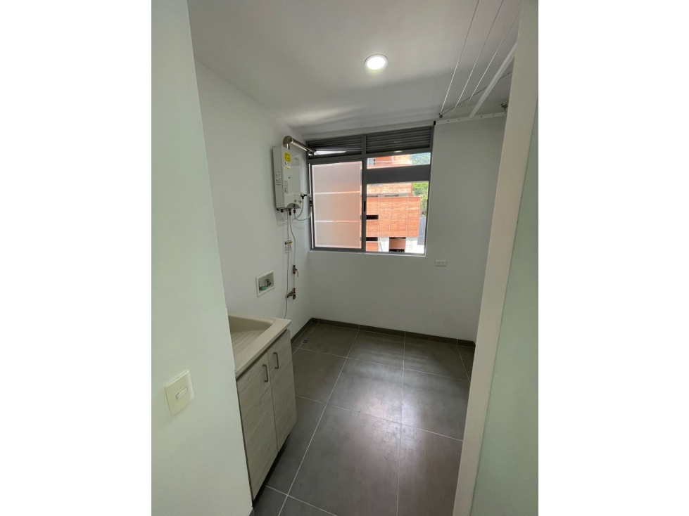 ARRIENDO AMPLIO APARTAMENTO CON ACABADOS DE LUJO EN ENVIGADO — foto 5