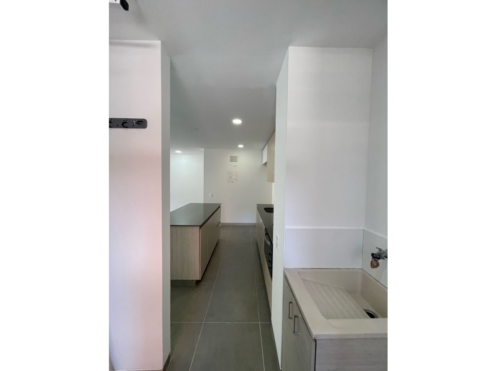 ARRIENDO AMPLIO APARTAMENTO CON ACABADOS DE LUJO EN ENVIGADO — foto 6