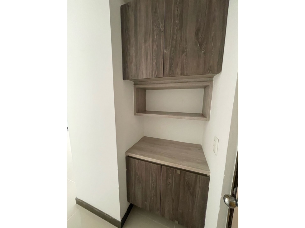 ARRIENDO AMPLIO APARTAMENTO EN NIQUIA CON ACABADOS DE LUJO — foto 2