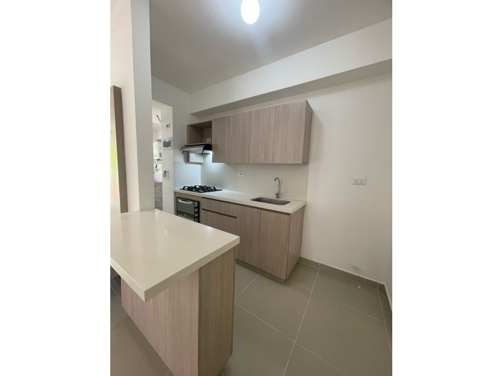 ARRIENDO AMPLIO APARTAMENTO EN NIQUIA CON ACABADOS DE LUJO — foto 3