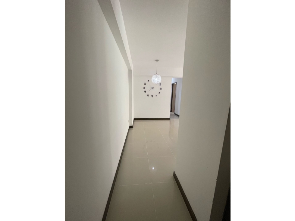 ARRIENDO AMPLIO APARTAMENTO EN NIQUIA CON ACABADOS DE LUJO — foto 4